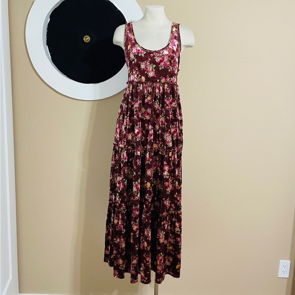 Floral Sleeveless Maxi Dress - Picture 2 of 12
